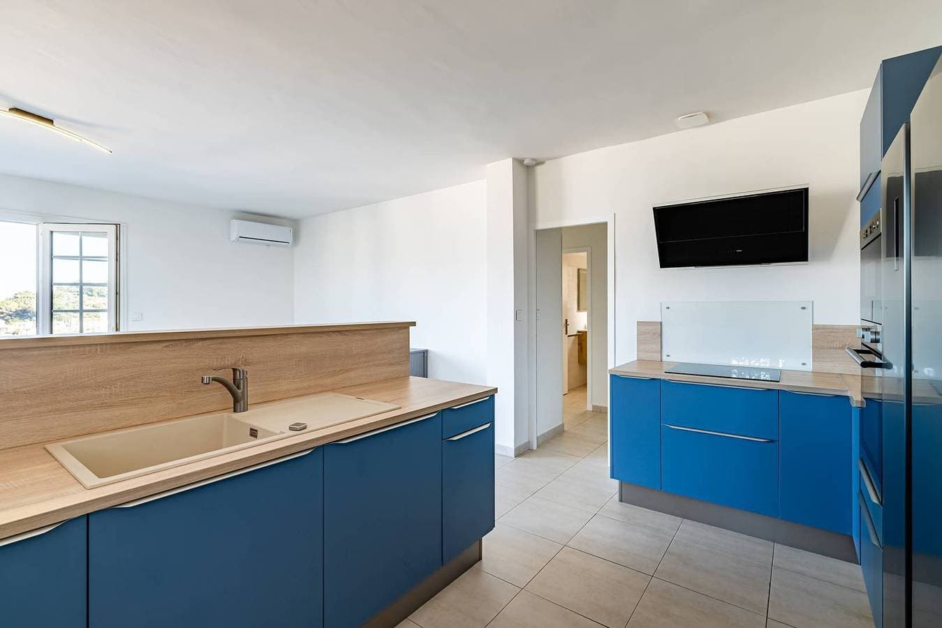 Foto 10 von 21: Hervorragende 2-Zimmer-Wohnung an der Spitze der Villa