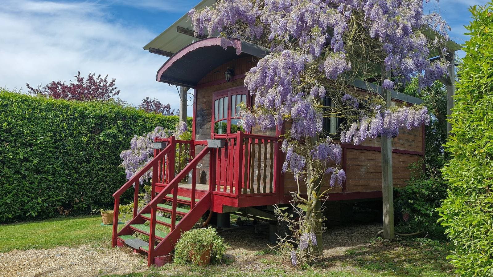 Foto 7 von 25: Bohème-Gîte im Zirkuswagen für 2–4 Personen nahe Honfleur mit Pool