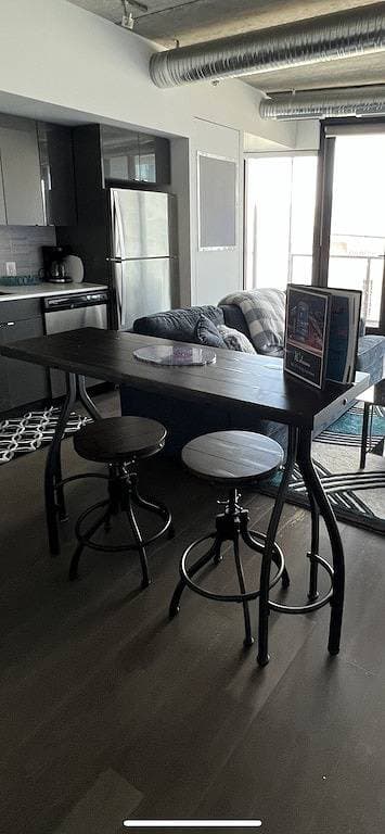 Foto 6 von 30: Executive 2 bed Condo King bed great Location downtown with laundry