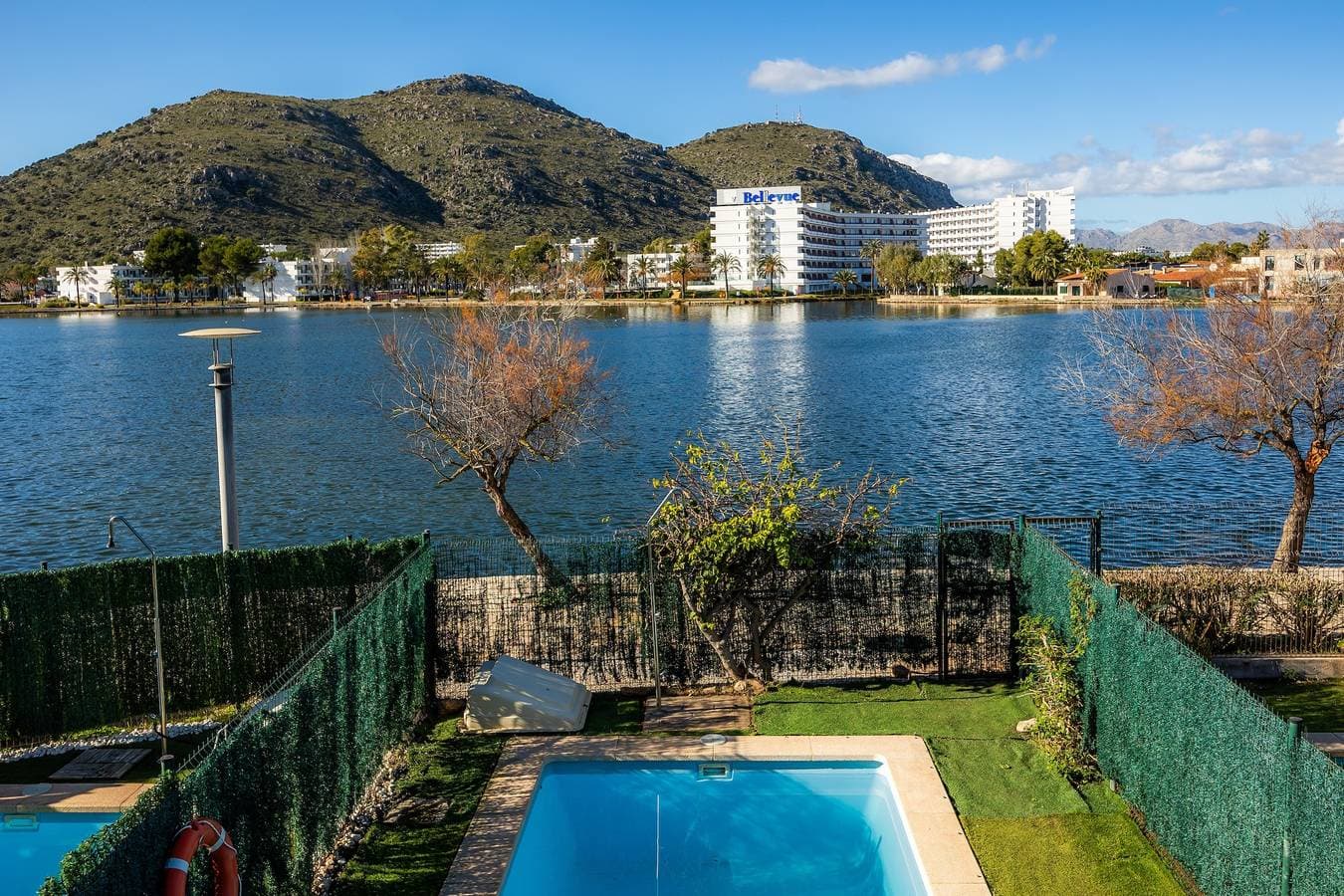 Foto 3 von 37: Chalet 'Llac D'alcudia' mit Seeblick, Wi-Fi und Klimaanlage