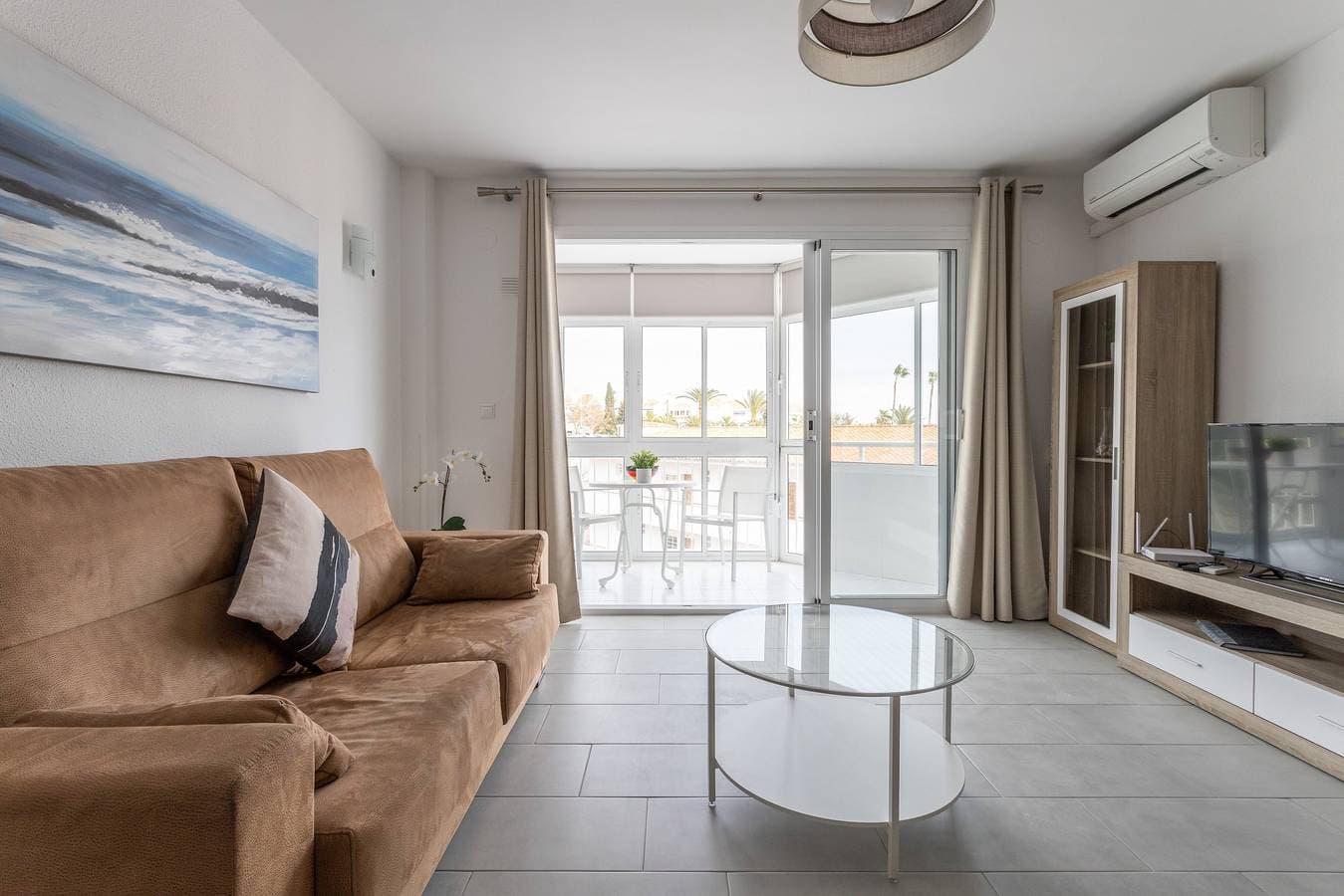 Foto 3 von 20: Frontline Ferienwohnung in Strandnähe mit Meerblick, Pool, WLAN und Klimaanlage