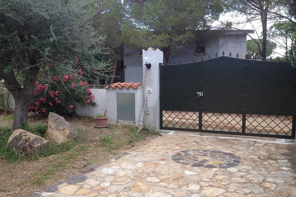 Foto 13 von 27: Villa Paradiso, in the beach by foot, big garden,  Wifi, all inclusive