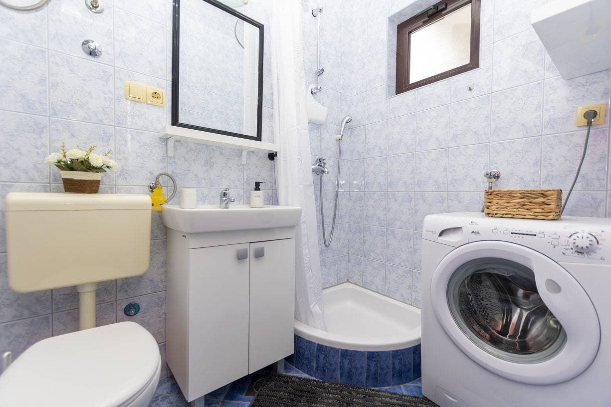 Foto 10 von 26: Ferienwohnung in Omiš mit Meerblick, Balkon, Klimaanlage, W-Lan (5129-3)