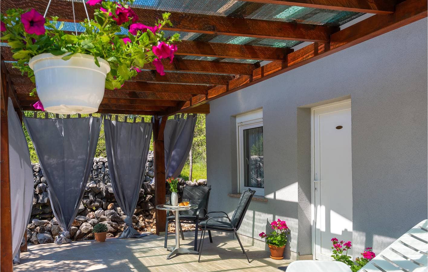Foto 11 von 22: Gemütliche Ferienwohnung mit Terrasse und Garten, 2,5 km vom Strand entfernt