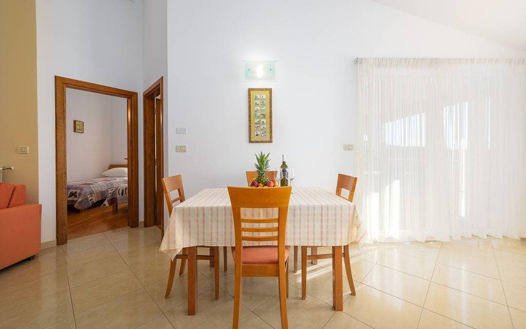 Foto 11 von 52: Ferienwohnung in Bašanija mit Meerblick, Terrasse, Klimaanlage, W-Lan (113-6)
