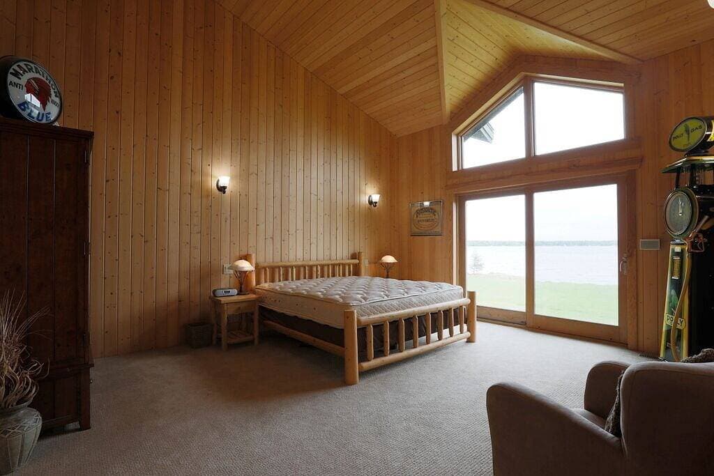 Foto 7 von 17: Luxury Lakefront Cabin on Falcon Lake