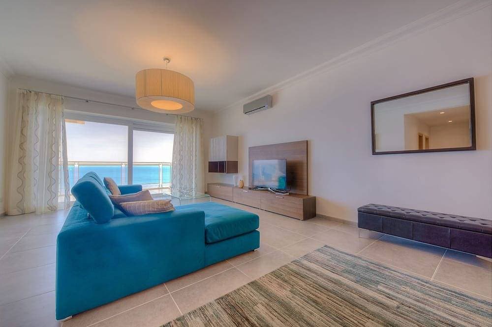 Foto 9 von 29: Seafront Luxury Apartment incl Pool