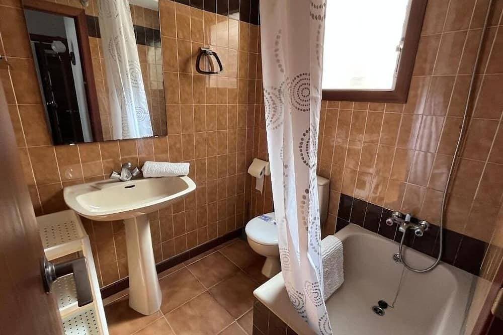 Foto 10 von 26: Geräumiges 3-Zimmer-Apartment direkt am Strand. Rodes-71