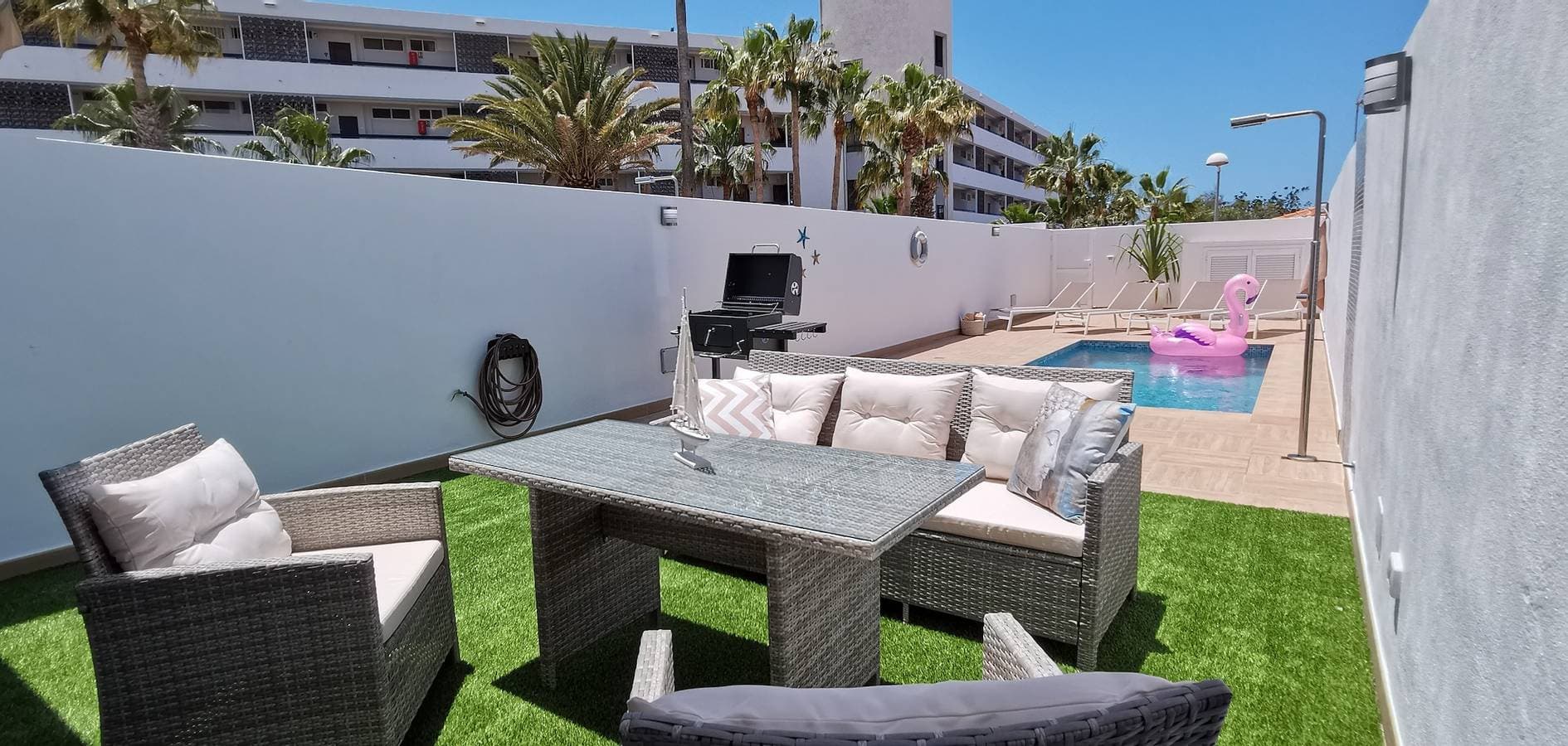 Foto 3 von 36: Villa für 4 Personen mit Balkon