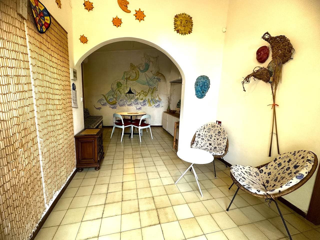 Foto 11 von 21: Funktionelle Villa mit eingezäuntem Garten