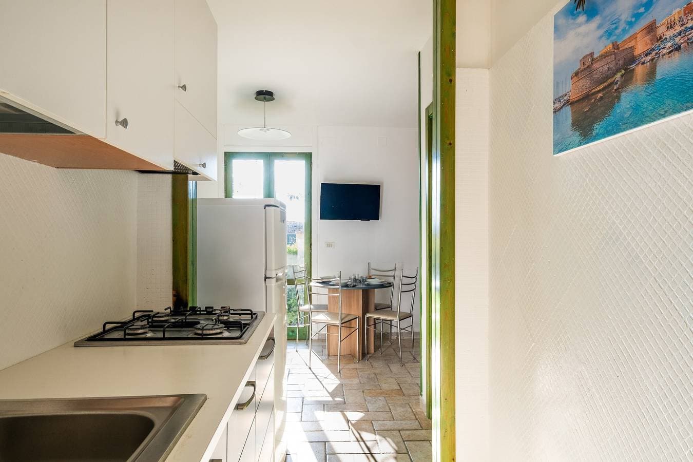 Foto 12 von 23: Ferienwohnung 'Appartamento Con Due Camere E Giardinetto' mit Meerblick