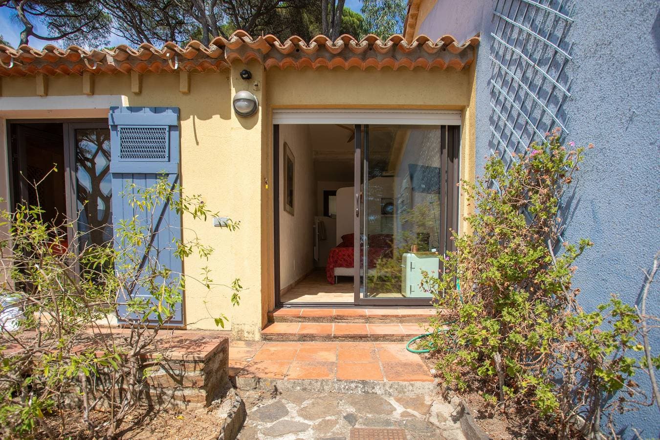 Foto 6 von 24: Zimmer 'Bagaud' mit Meerblick, gemeinsamer Terrasse und WLAN