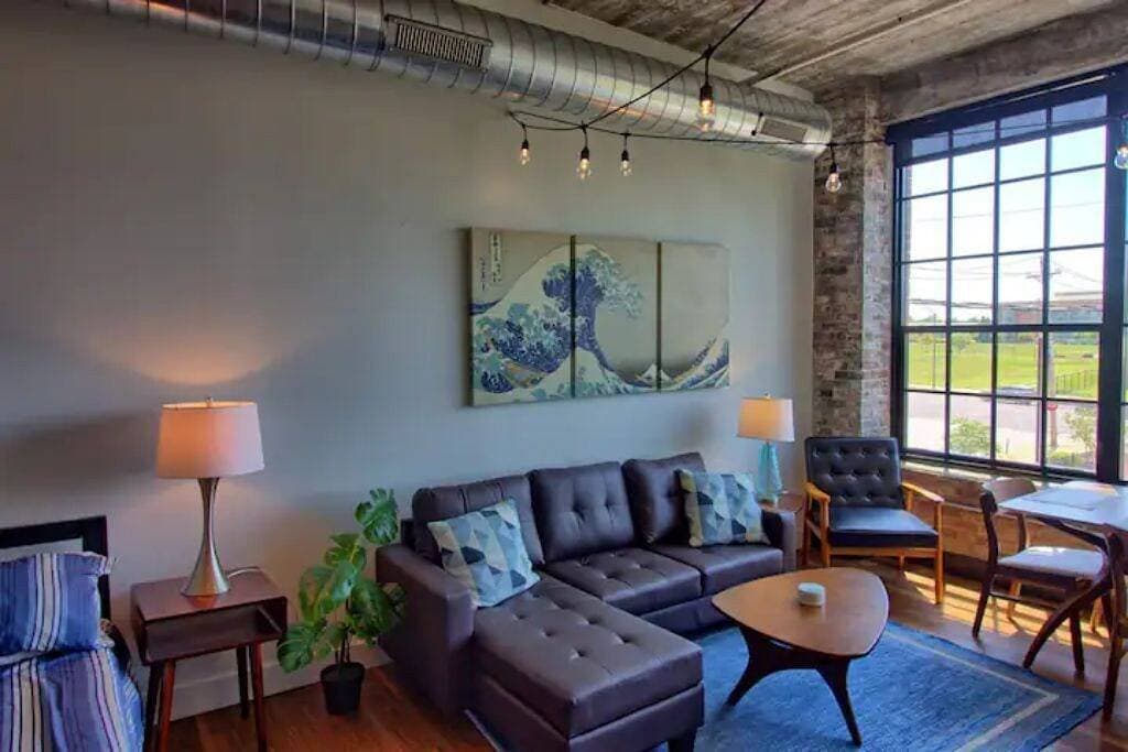 Foto 13 von 33: Chic Ultramodern Studio Loft w/ Designer Features