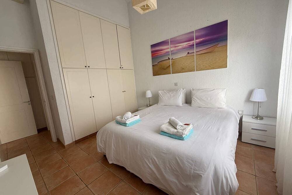 Foto 3 von 21: Limnaria | Large 1Br Sunny Apt | Amazing Pool Views