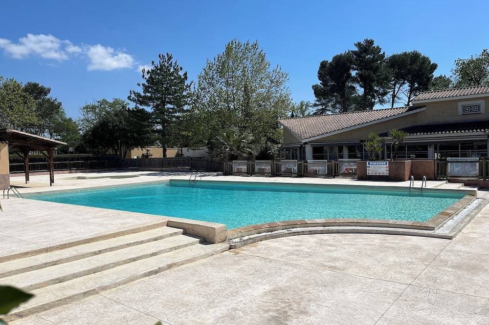 Air-conditioned cottage with swimming pool in the Gard provençal region 1