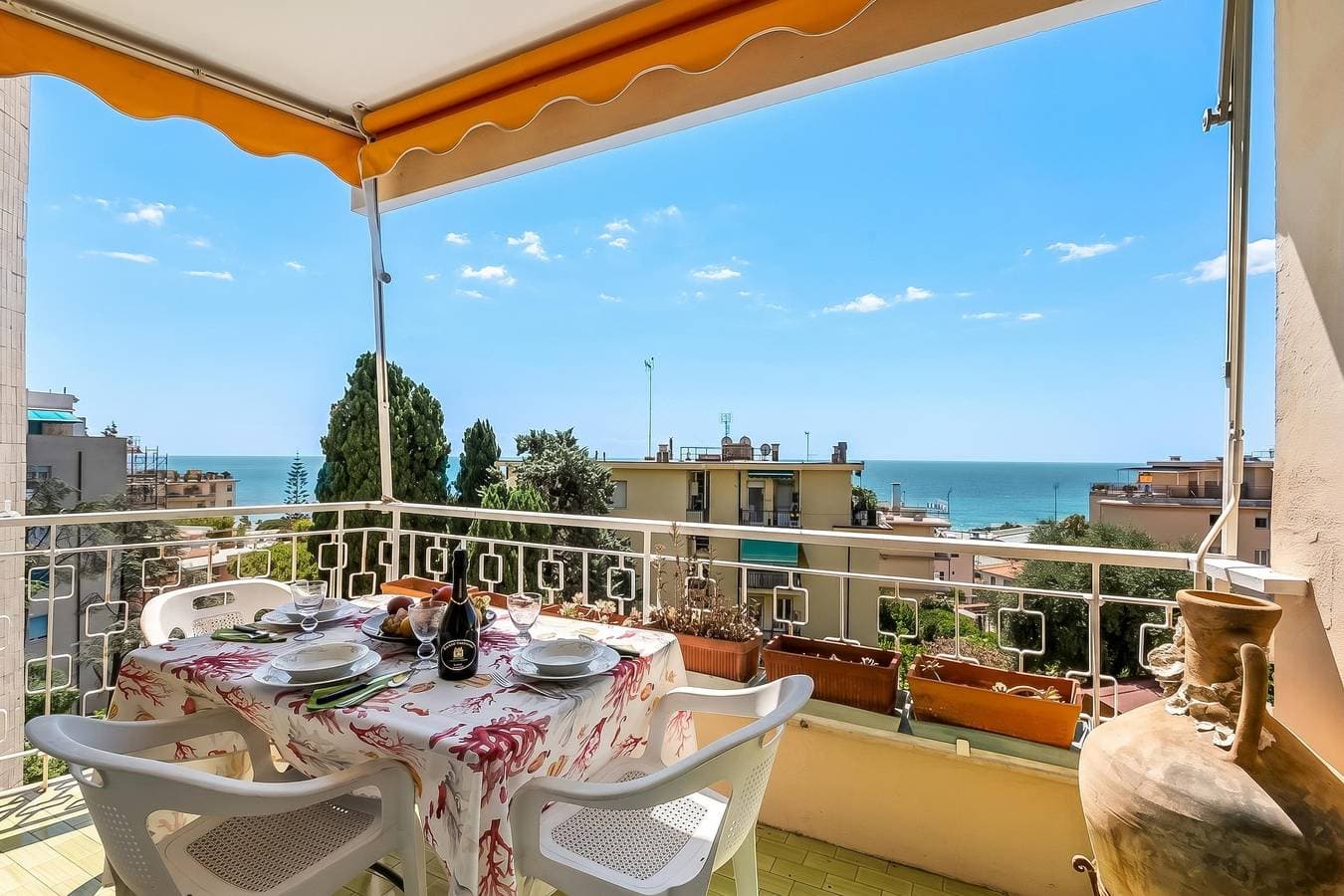 Owl House, Sea-View Terrace Apt in Sanremo 1