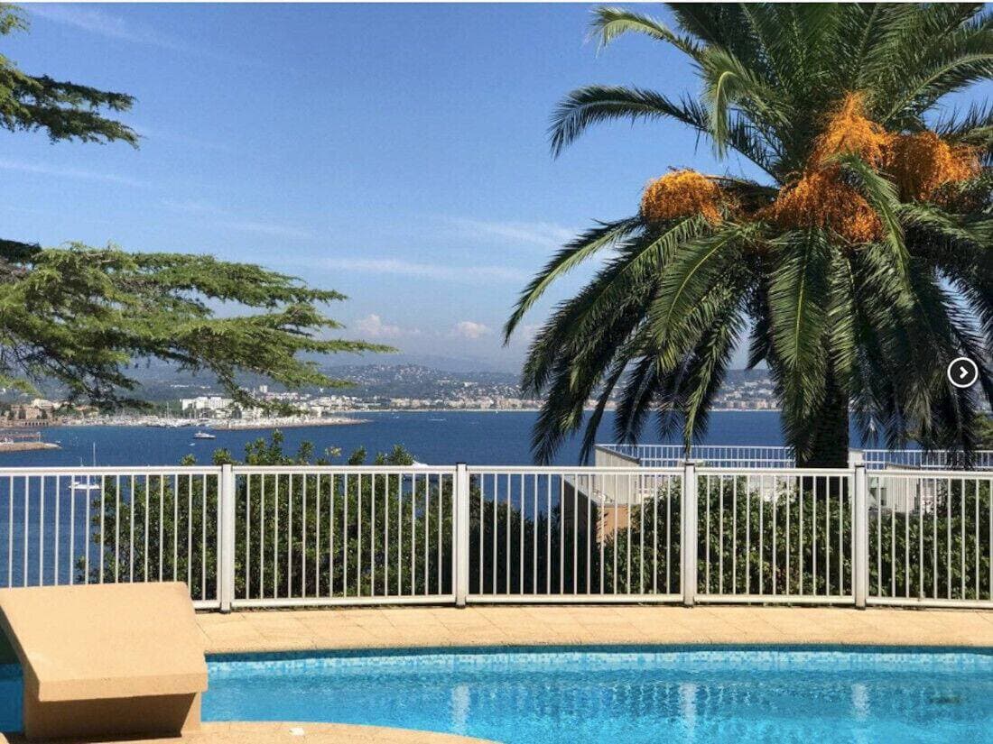 Foto 2 von 8: Panoramablick auf das Meer, klimatisiertes Apartment mit Pool, Strand und Stadt zu Fuß erreichbar,