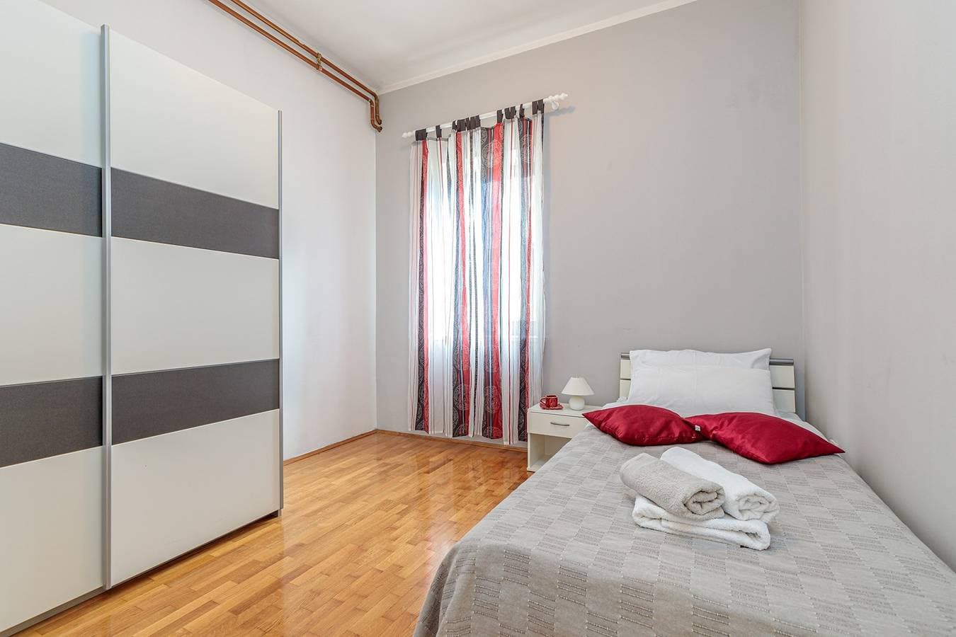 Foto 10 von 33: Apartment Terlevic mit 4 Schlafzimmern und Terrasse