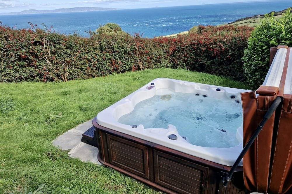 Private luxury log cabin with hot tub and stunning views! 1