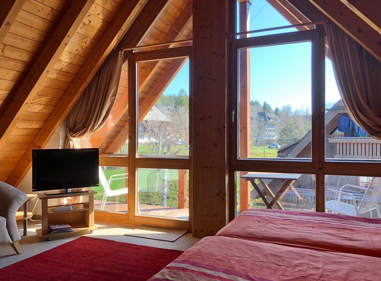 Foto 8 von 16: Apartment 'Studio- Mit Balkon 40qm' mit Bergblick, gemeinsamer Terrasse und WLAN