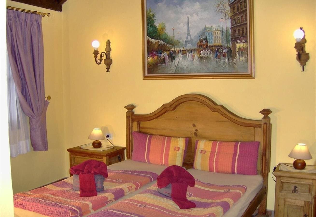 Foto 6 von 32: Ferienwohnung „Apartamentos Monasterio de San Antonio Nr. 4“ mit W-Lan und Balkon und Meerblick