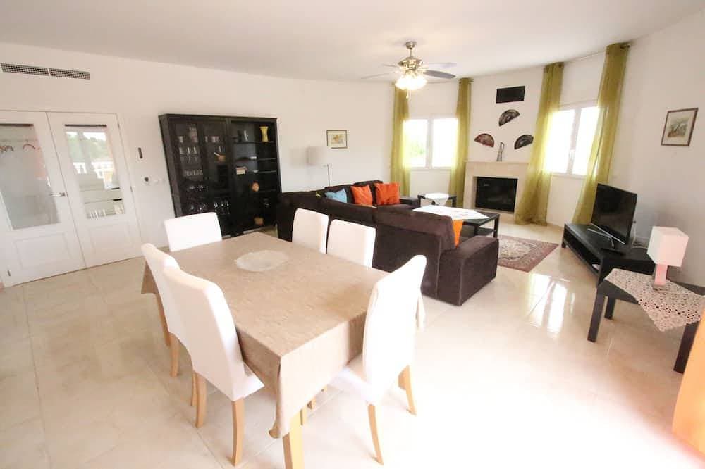 Foto 10 von 29: Villa mit privatem pool und panoramablick auf die Küste!