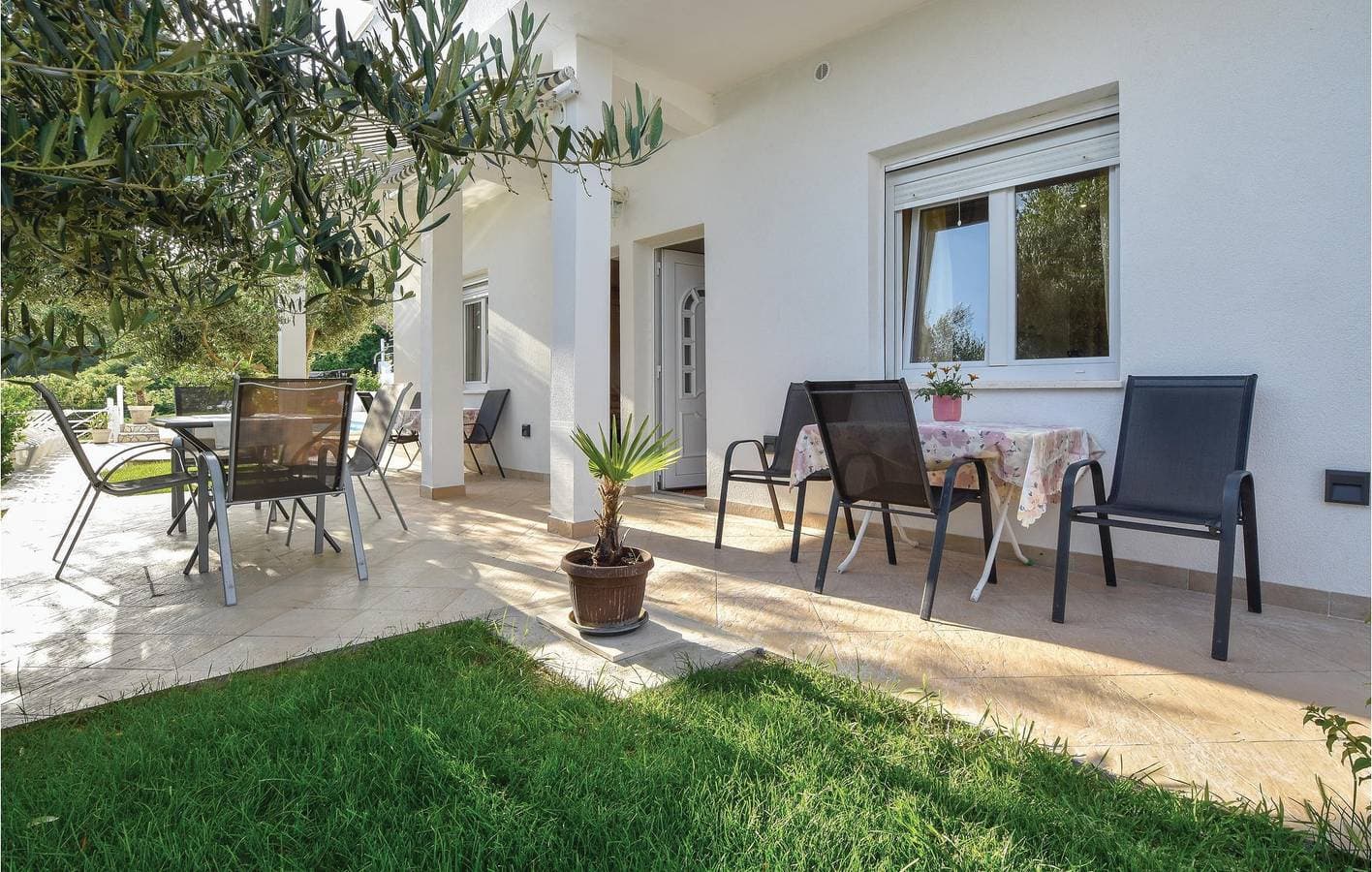 Foto 13 von 36: Gemütliche Ferienwohnung in der Nähe des Juto-Strandes mit Pool und WLAN