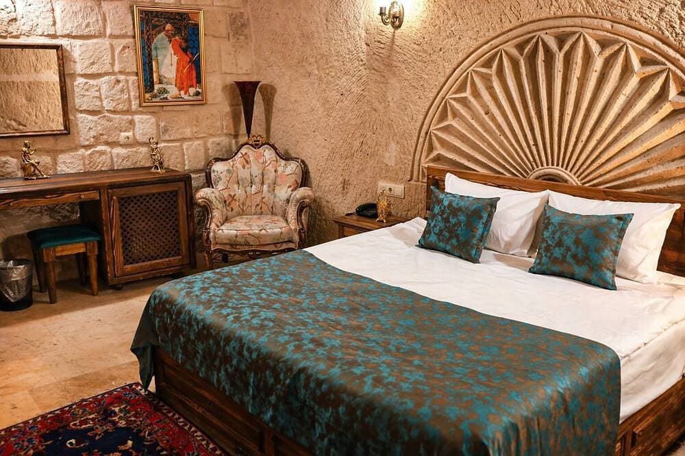 Foto 7 von 30: Historic Cave Home Facing Majestic Ortahisar Castle