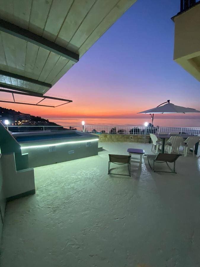 Villa sul tramonto 1