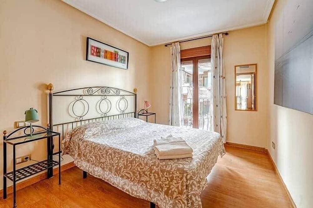 Bright, centrally located, and quiet 1