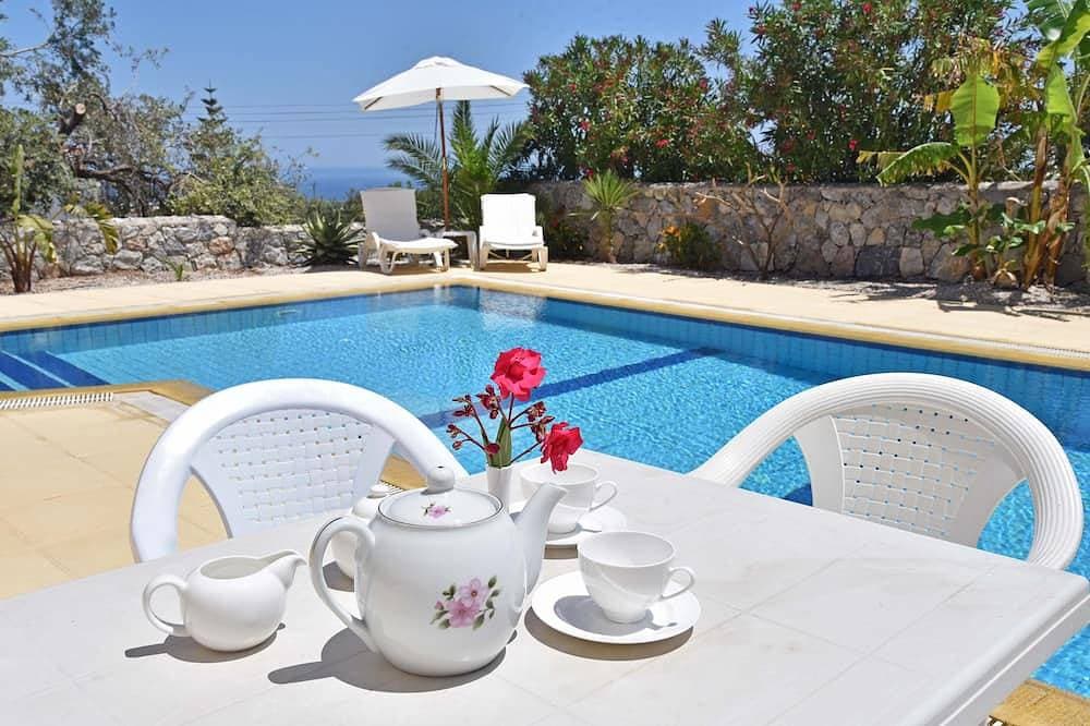 Foto 11 von 23: Wunderschöne, geräumige Luxusvilla mit atemberaubendem Berg- und Meerblick, WLAN, privatem Pool