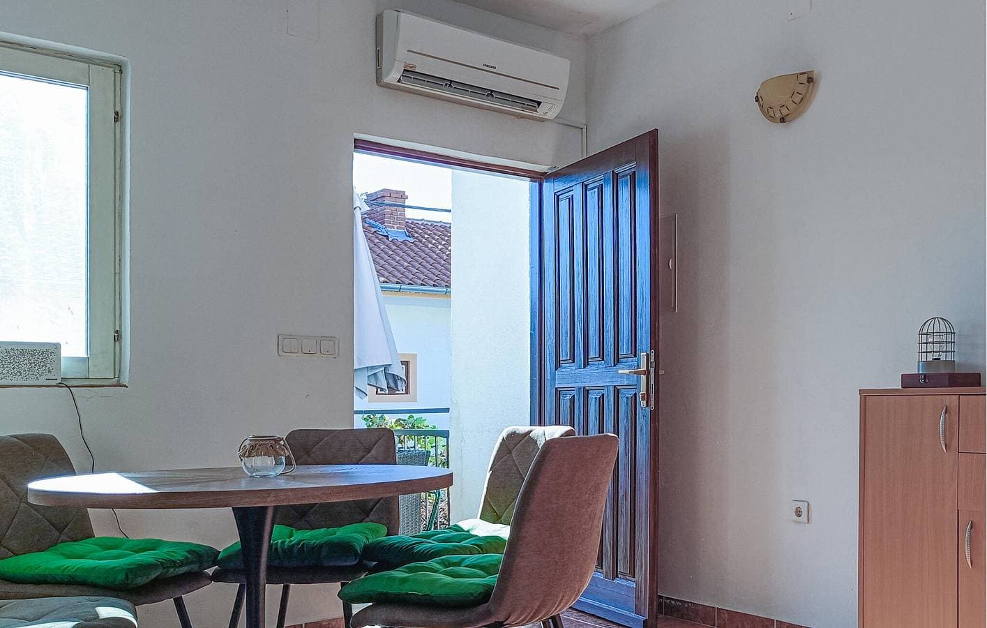 Foto 7 von 27: Gemütliche Ferienwohnung mit Terrasse in der Nähe der Küste und des Stadtzentrums in Donji Karin