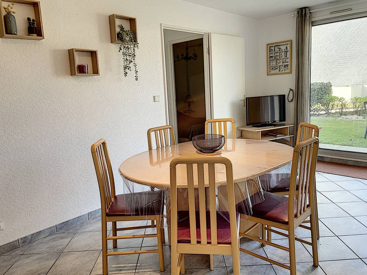 Foto 4 von 19: Wohnung 50m vom Strand mit Terrasse und Garten