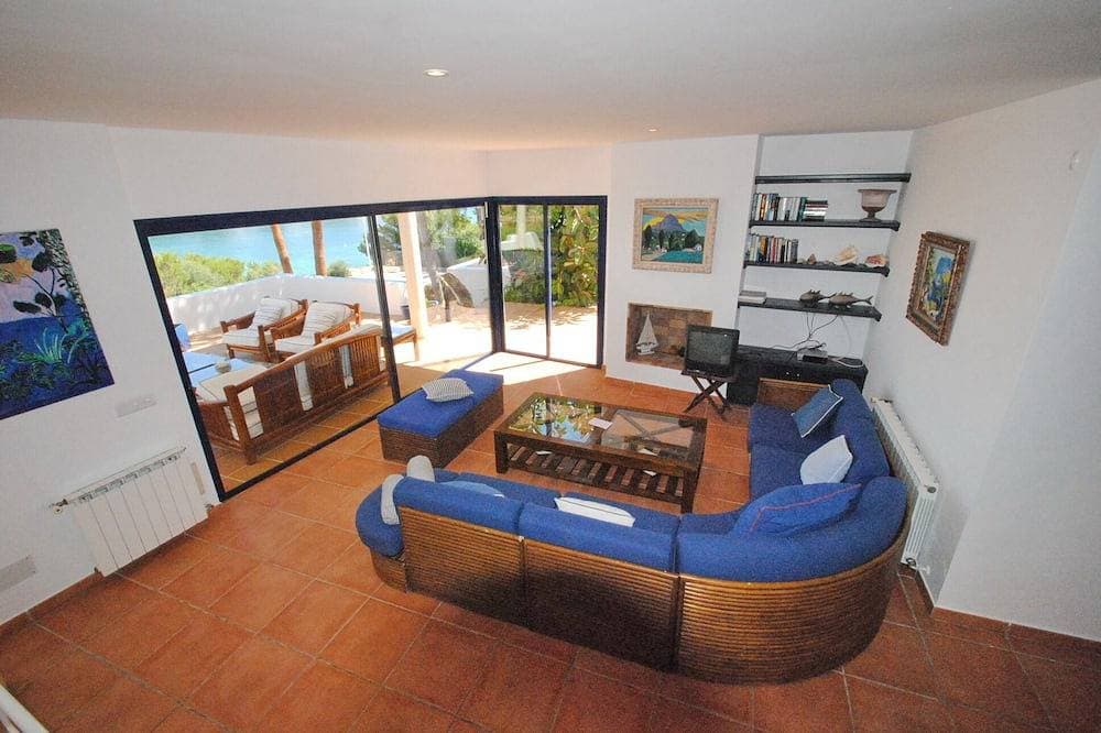 Foto 10 von 30: Frontlinie Villa In Es Forti, Cala d'Or