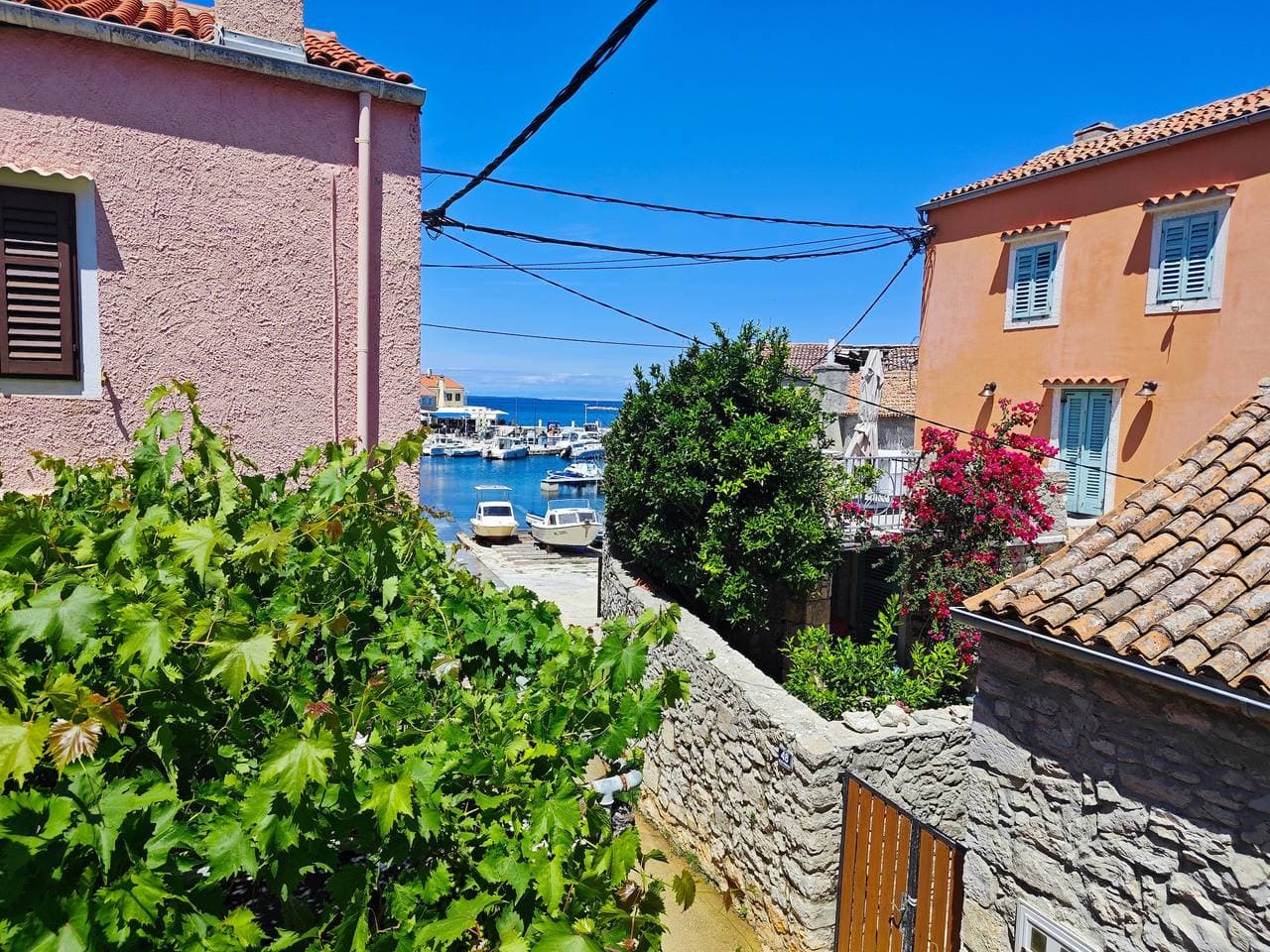 1-Zimmer-Ferienwohnung mit Terrasse und Meerblick Veli Losinj, Losinj -a 1