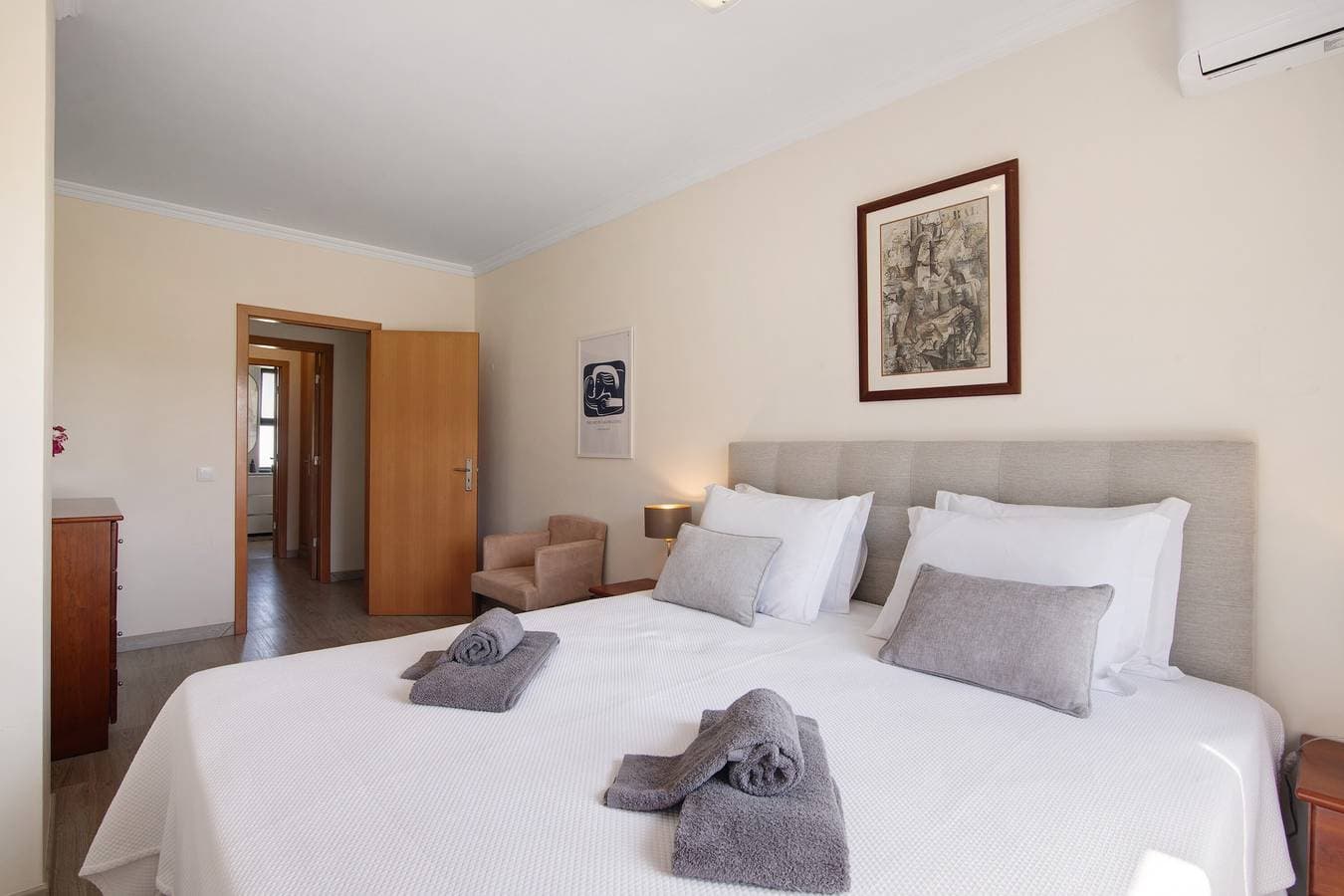 Foto 12 von 21: Ferienwohnung 'Salgados Beach House' mit Gemeinschaftspool, Wi-Fi und Klimaanlage