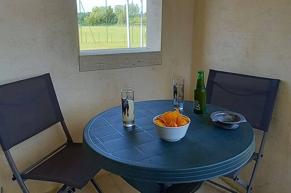 Foto 9 von 17: Bright, fully renovated apartment with garden