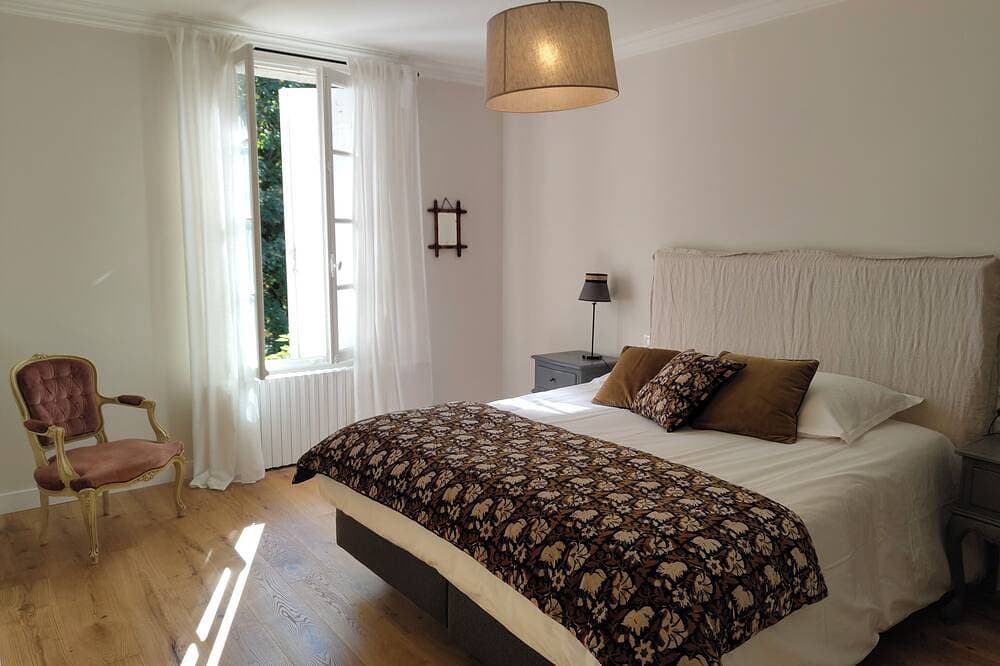 Foto 4 von 30: Large house with 14 beds, swimming pool overlooking vineyards between Blaye and Bordeaux