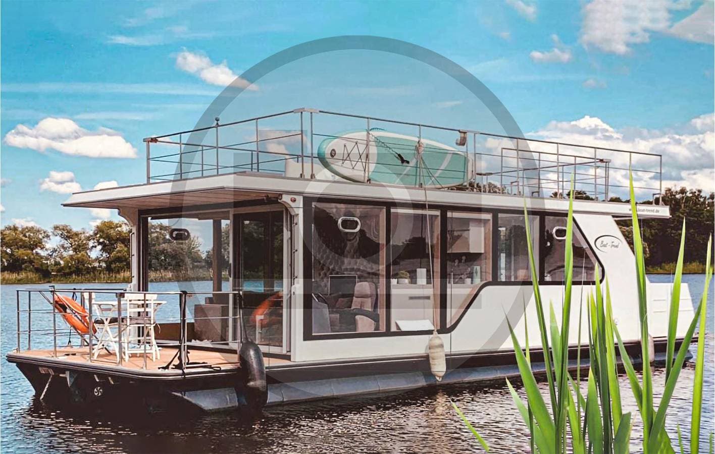 Foto 2 von 25: Waterfront Retreat: Neuruppin House Boat