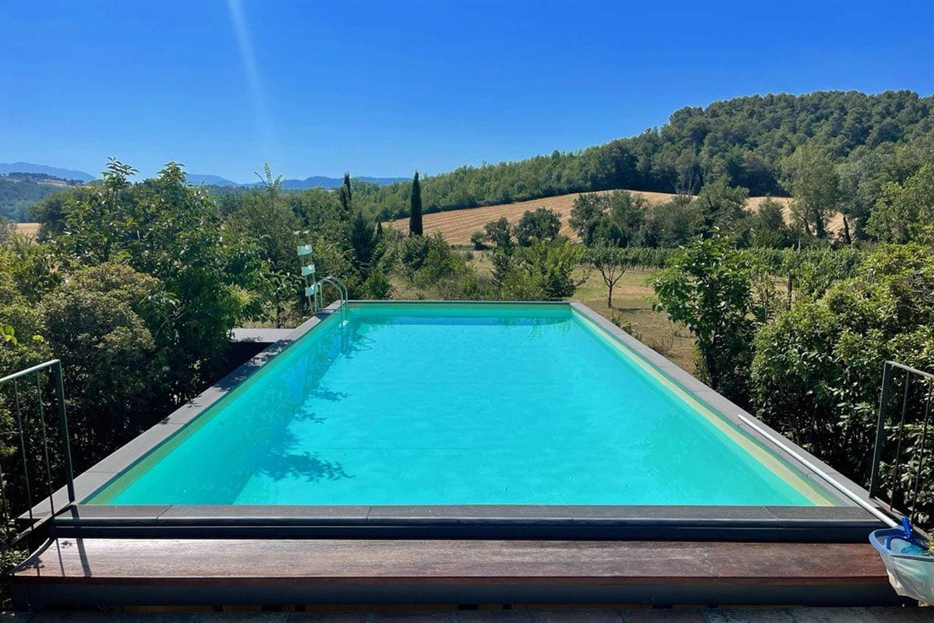 Foto 8 von 99: Adam House, exklusiver Pool, atemberaubende Aussicht, weitläufiger Garten, Klimaanlage, Schlafmöglichkeiten für 8 Personen