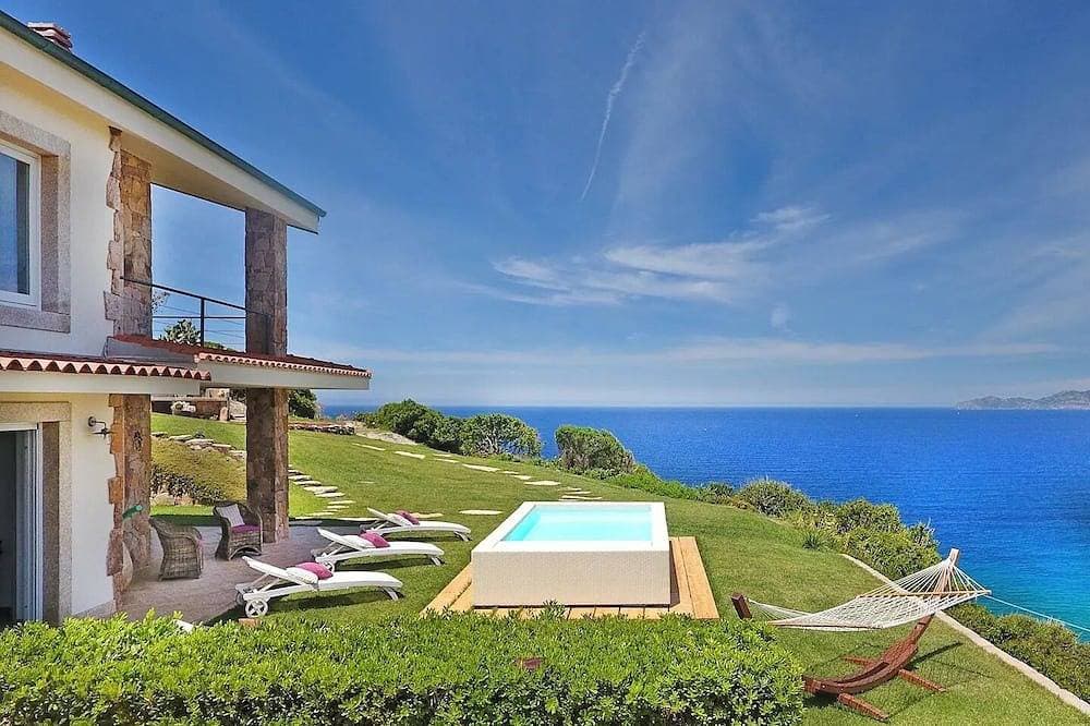 The Pearl by the Sea 1