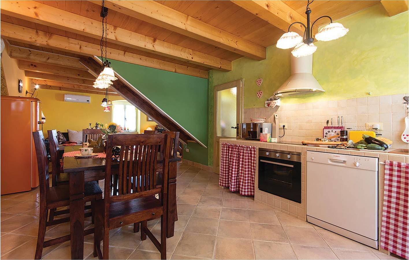 Foto 4 von 48: Gemütlich, 1,5 km von der Küste entfernt: WLAN, Pool, Terrasse und Parkplätze