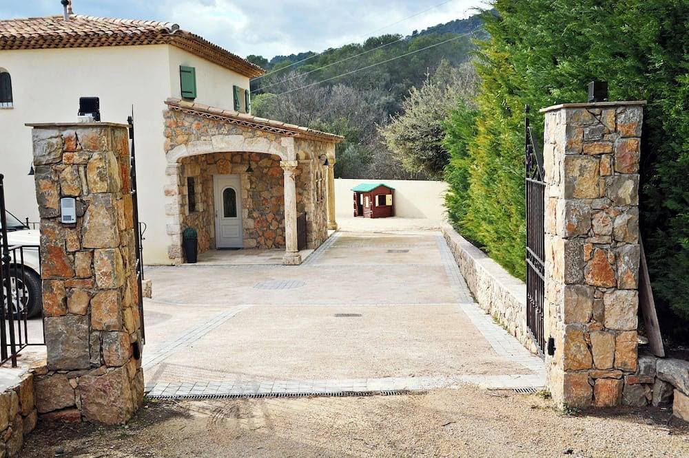 Foto 9 von 14: Air-Conditioned Villa With Pool - Cote D'Azur - Pets Welcome