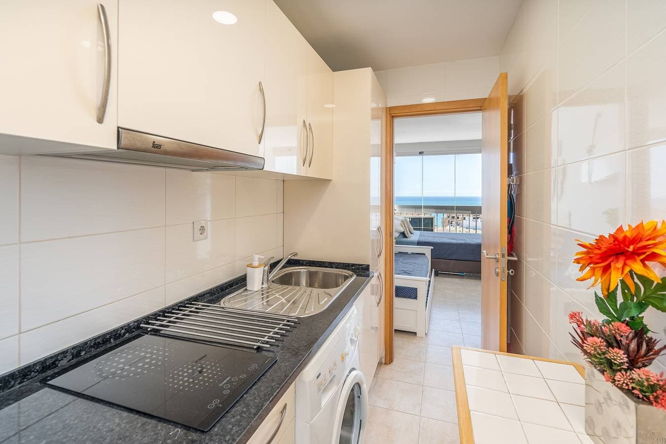 Foto 9 von 22: Ferienwohnung 'Modern Beach' mit Meerblick, Wi-Fi und Klimaanlage