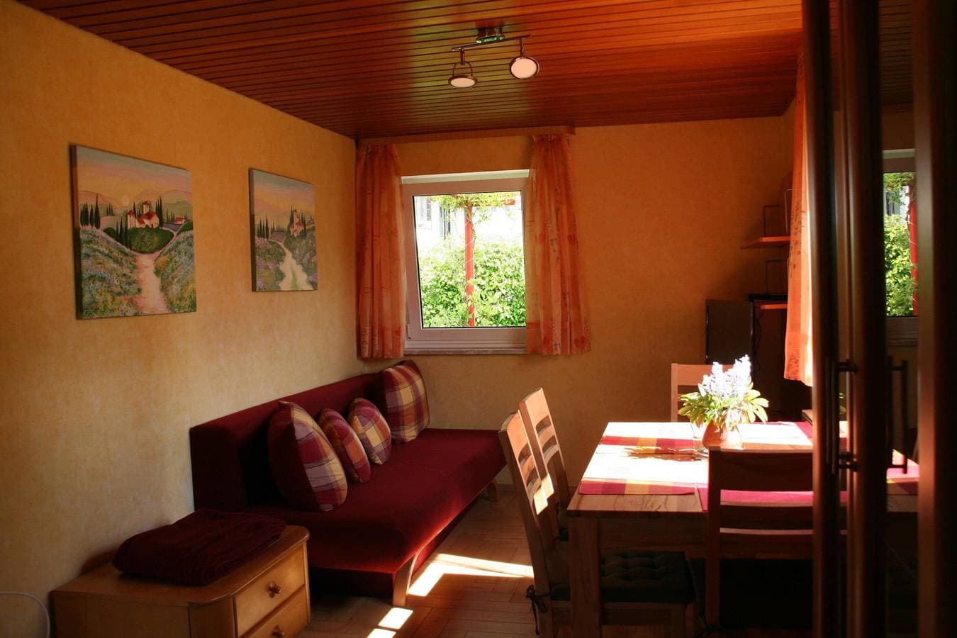 Foto 4 von 11: Ferienhaus, Dusche und Badewanne, Nichtraucher
