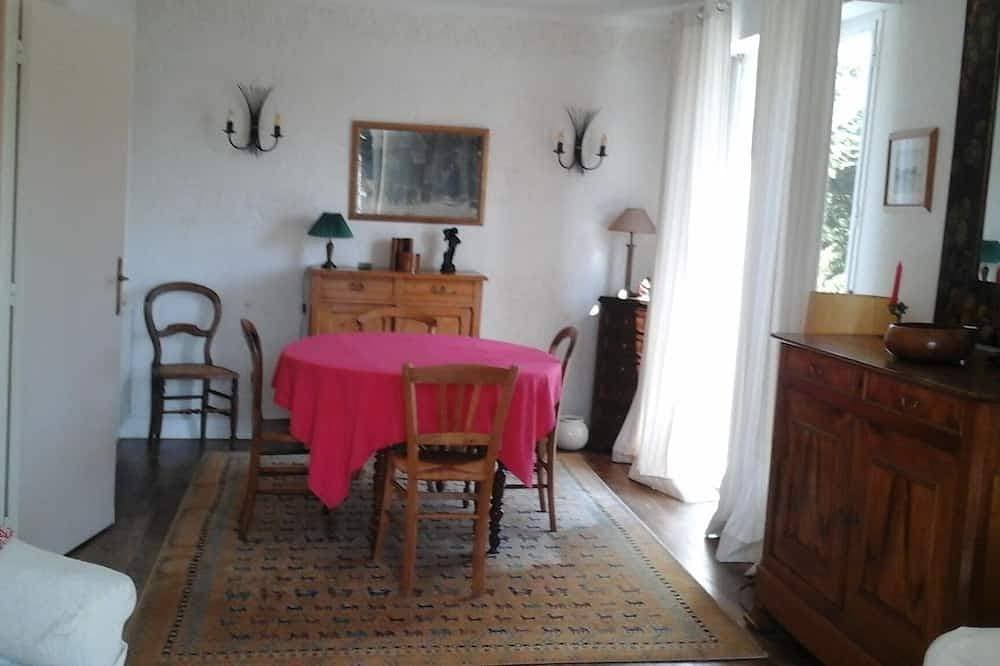 Foto 8 von 30: Haus mit Ummauerten Garten