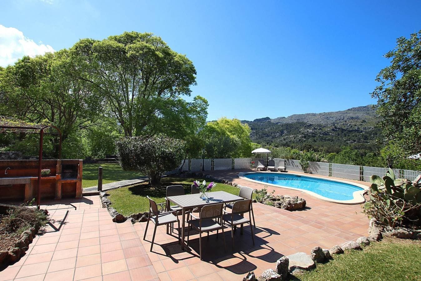 Foto 3 von 27: Finca Casa Porqueres mit Bergblick, Pool und WLAN