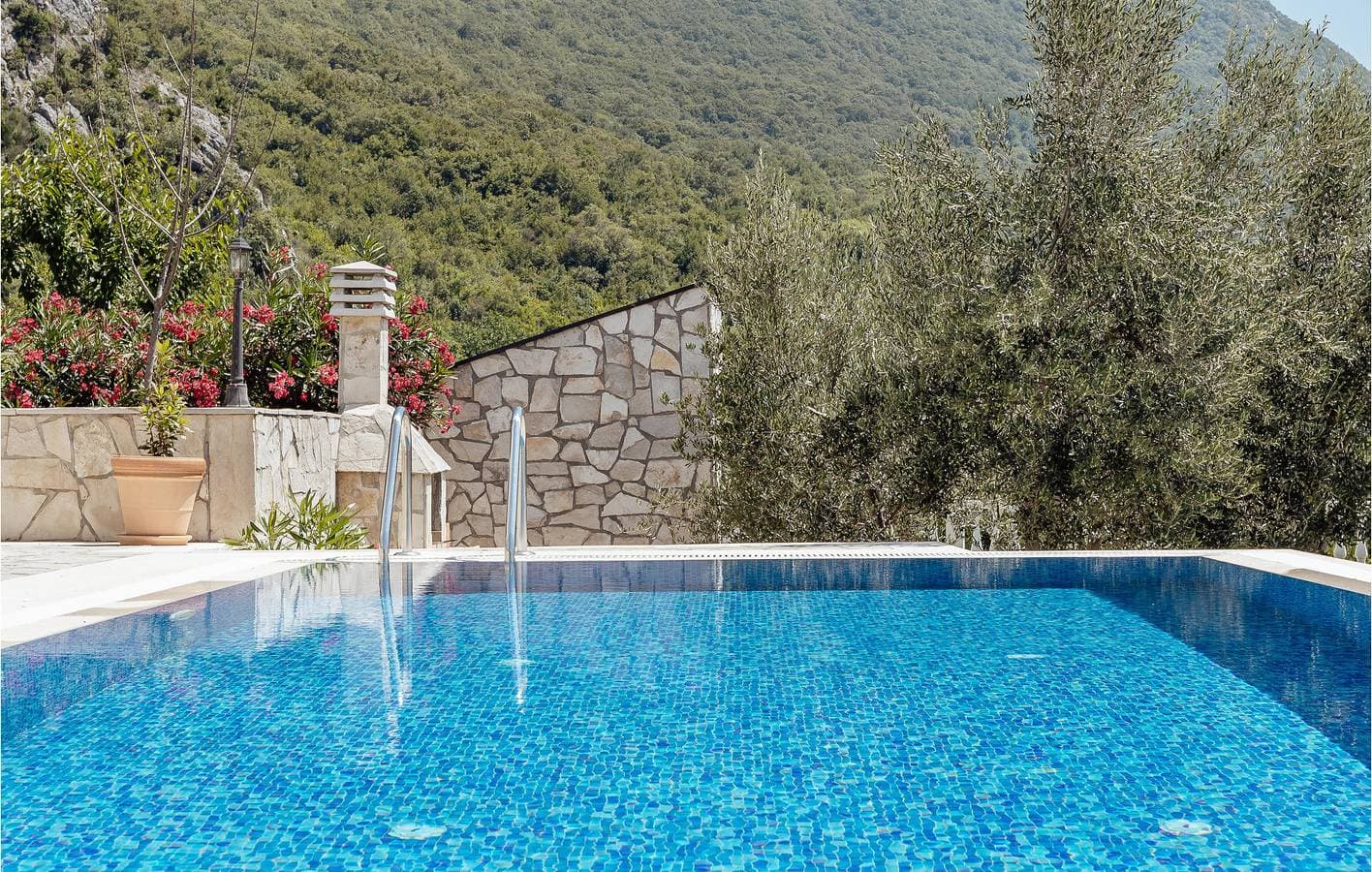 Foto 8 von 34: Ferienhaus für 10 Personen mit Pool