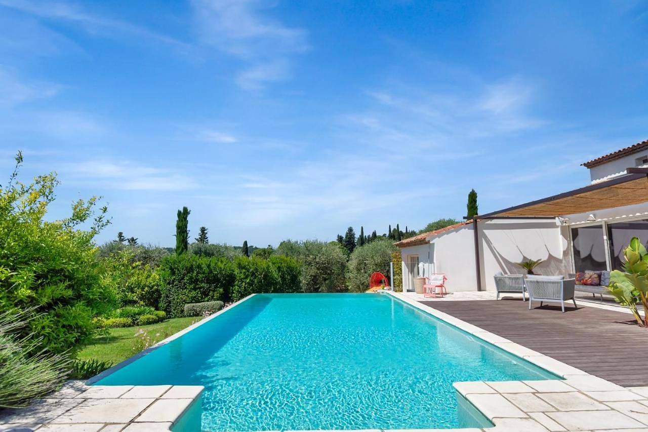 Foto 3 von 67: Villa with Private Pool