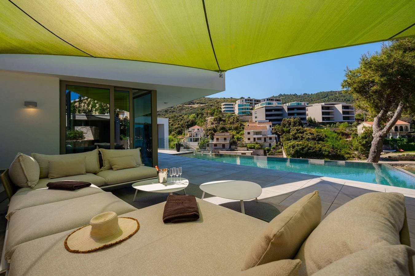 Foto 2 von 50: Luxury Seafront Villa Aman Korcula with Pool